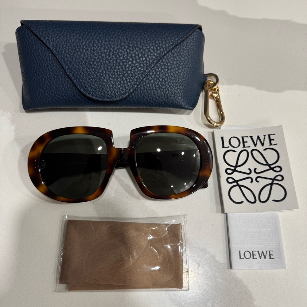 LOEWE Tortoiseshell Round Sunglasses - Picture 11 of 11